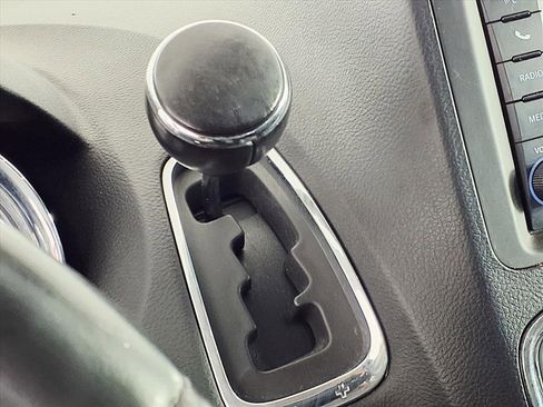 Used 2014 Chrysler Town & Country Touring image 23