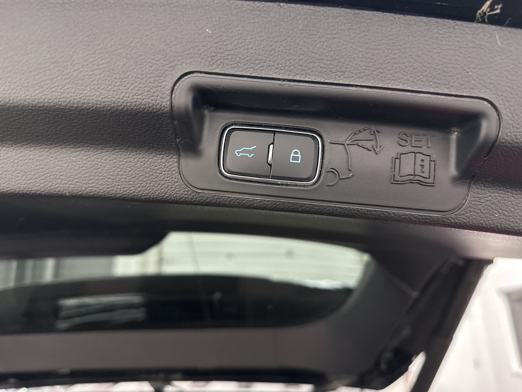 Used 2024 Ford Explorer Platinum w/ Technology Package AWD/4WD image 41