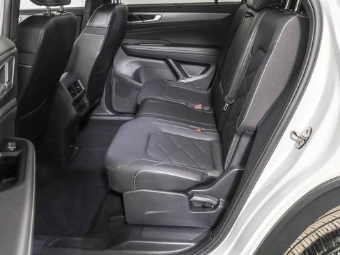 Used 2024 Volkswagen Atlas Cross Sport SE image 35