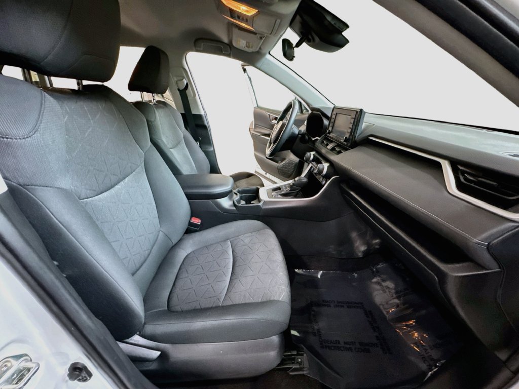 Used 2020 Toyota RAV4 XLE w/ XLE Grade Weather Package AWD/4WD image 34