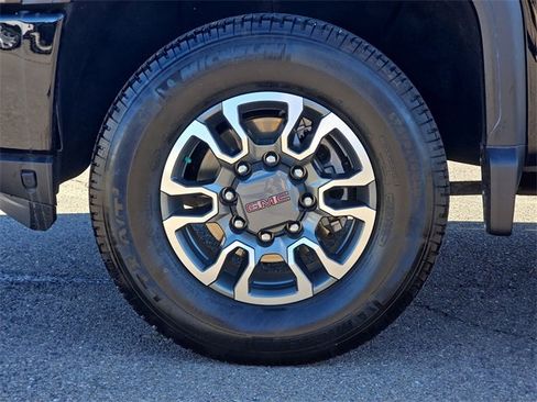 Used 2022 GMC Sierra 2500 AT4 w/ Snow Plow Prep/Camper Package image 17