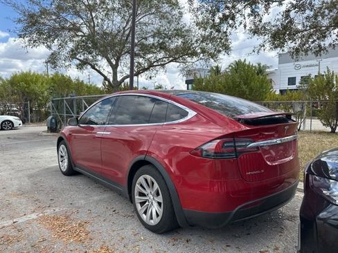 Used 2017 Tesla Model X 75D image 4