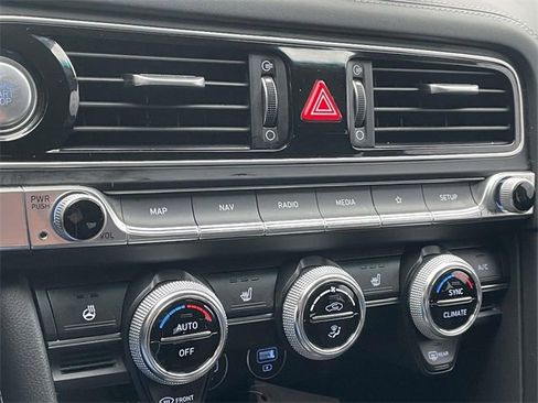 Used 2023 Genesis G70 2.0T image 24