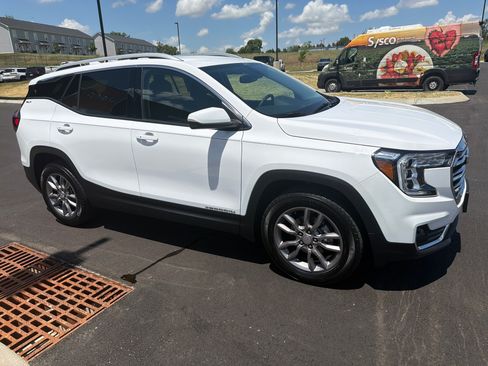 Used 2024 GMC Terrain SLT AWD/4WD image 7