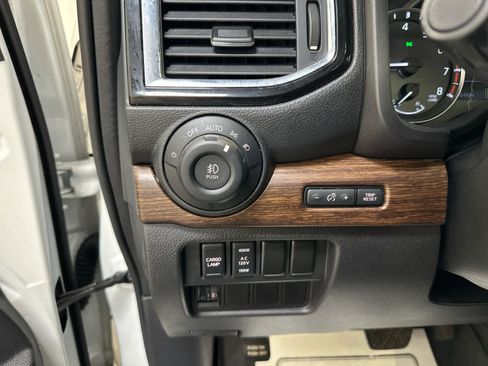 Certified 2021 Nissan Titan Platinum Reserve w/ Moonroof Package image 19