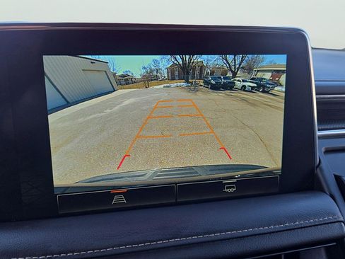 Used 2023 GMC Yukon XL SLT image 23