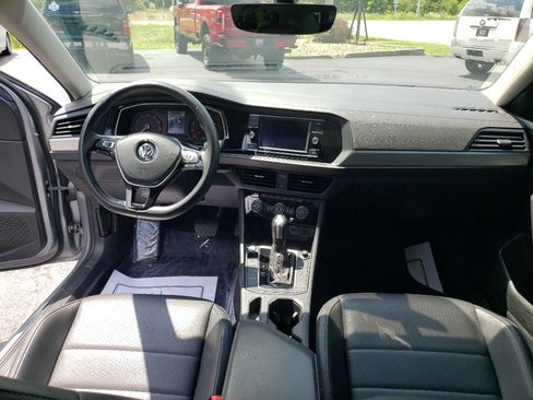 Used 2021 Volkswagen Jetta SE w/ SE Cold Weather Package FWD image 12