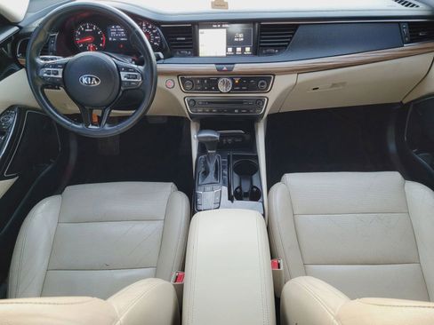 Used 2017 Kia Cadenza Premium w/ Luxury Package image 5