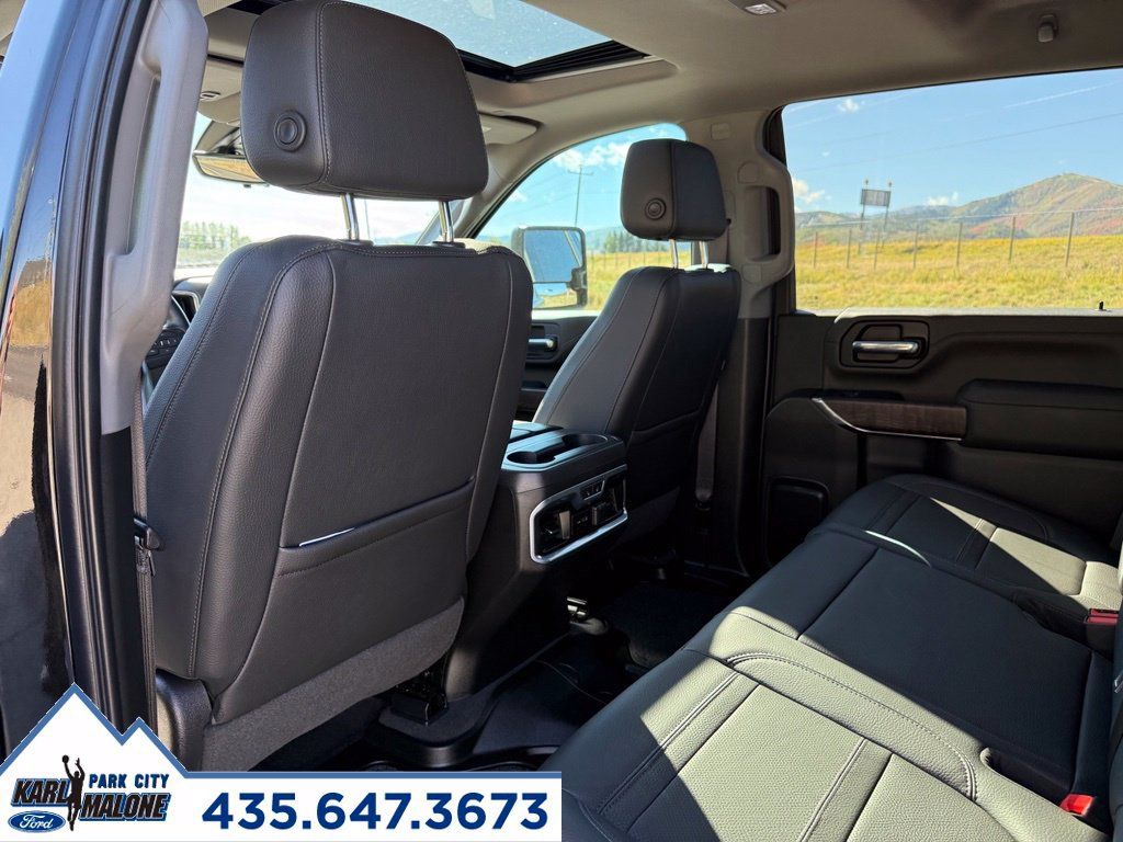 Used 2022 GMC Sierra 2500 Denali w/ Denali Black Diamond Edition AWD/4WD image 31