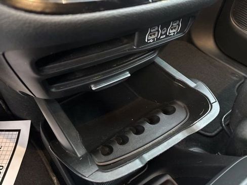 Used 2024 Chrysler Pacifica Touring image 26