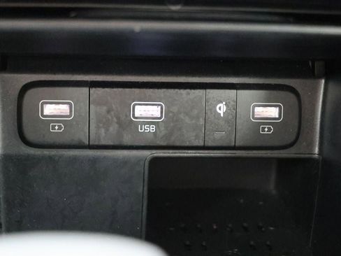 Used 2023 Kia Sorento S image 24