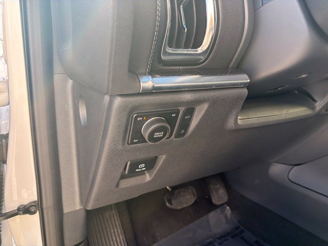 Used 2026 Ford Expedition Platinum w/ Stealth Performance Package AWD/4WD image 23