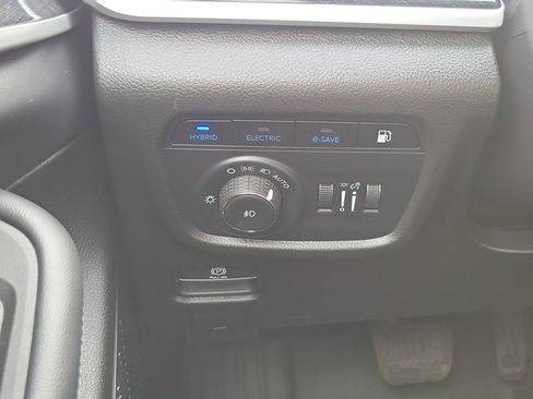 Used 2022 Jeep Grand Cherokee Trailhawk w/ Advanced Protech Group II image 10