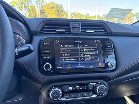 New 2025 Nissan Versa SR w/ Trunk Package image 19