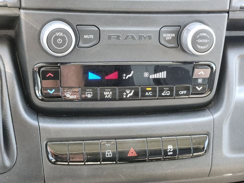 Used 2025 RAM ProMaster 2500 w/ Convenience Group FWD image 18