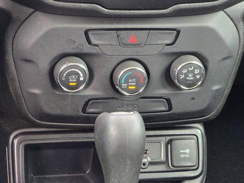 Used 2019 Jeep Renegade Sport FWD image 34