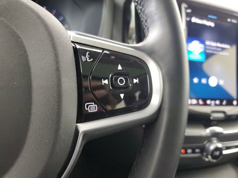 Used 2025 Volvo XC60 B5 Plus image 28