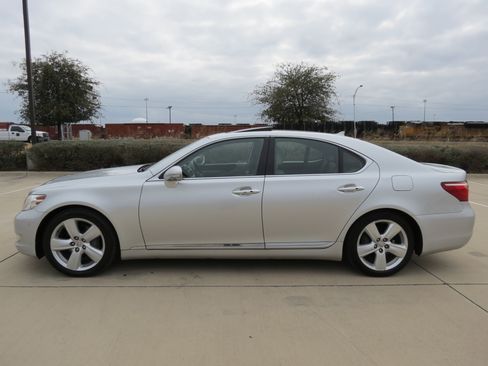 Used 2011 Lexus LS 460 image 3