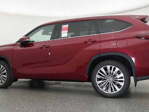 New 2026 Toyota Highlander Platinum AWD/4WD image 20