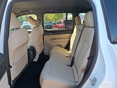 Certified 2025 Jeep Grand Cherokee Limited w/ Black Appearance Package AWD/4WD image 12