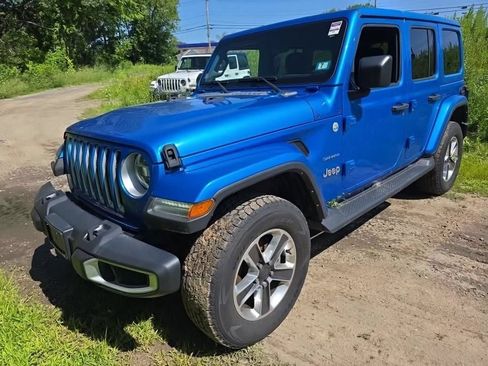 Used 2022 Jeep Wrangler Unlimited Sahara w/ LED Lighting Group AWD/4WD image 3