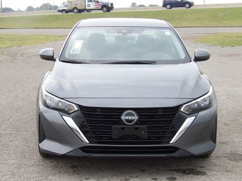 Used 2025 Nissan Sentra SV FWD image 3