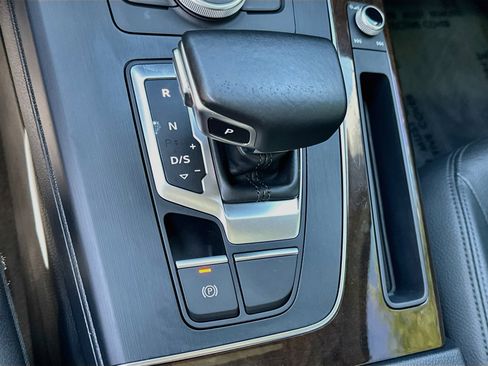 Used 2019 Audi Q5 2.0T Premium w/ Convenience Package AWD/4WD image 23
