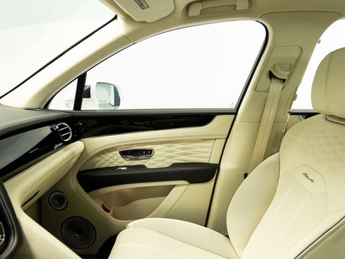 New 2026 Bentley Bentayga AWD/4WD image 40