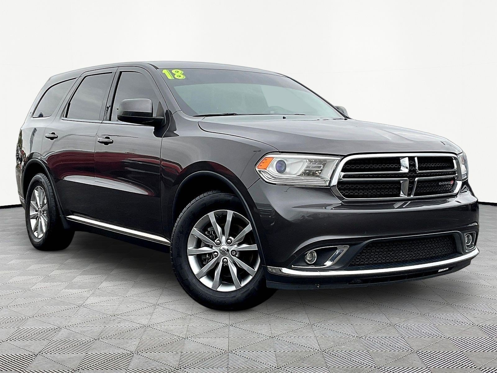 Used 2018 Dodge Durango SXT w/ 3rd Row Seating Group RWD image 3