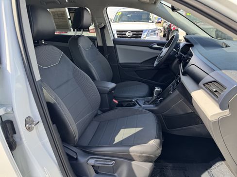 Used 2023 Volkswagen Taos SE w/ Panoramic Sunroof Package FWD image 34