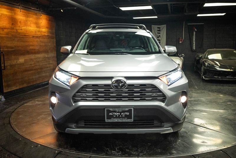 Used 2019 Toyota RAV4 Limited w/ Carpet Mat Package FWD image 4