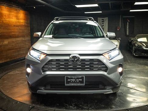 Used 2019 Toyota RAV4 Limited w/ Carpet Mat Package FWD image 4