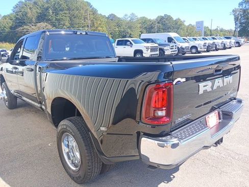New 2026 RAM 3500 Big Horn AWD/4WD image 9