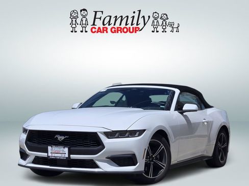 Used 2024 Ford Mustang Convertible RWD image 1