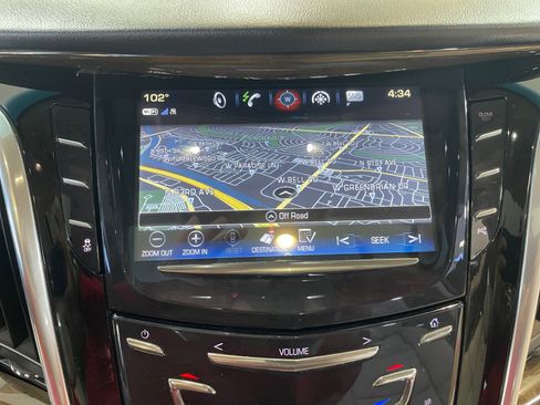 Used 2020 Cadillac Escalade Luxury w/ LPO, Radiant Package AWD/4WD image 28