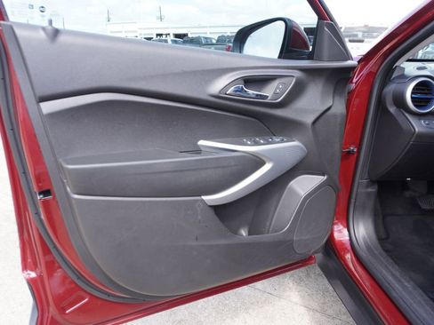 Used 2025 Chevrolet Trax LS w/ LS Convenience Package image 8