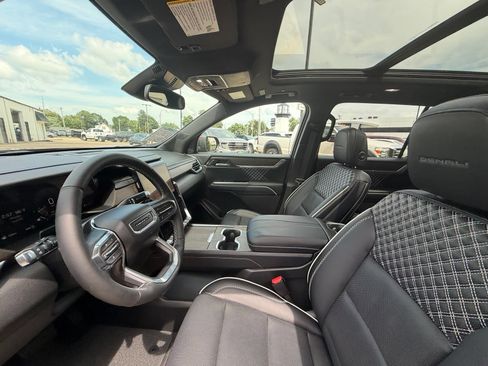 Used 2025 GMC Acadia Denali AWD/4WD image 4