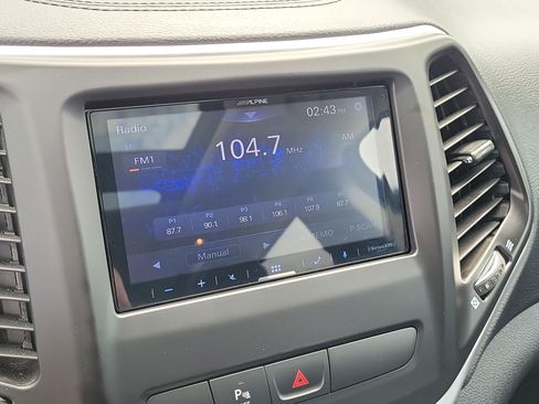 Used 2019 Jeep Cherokee Limited AWD/4WD image 26