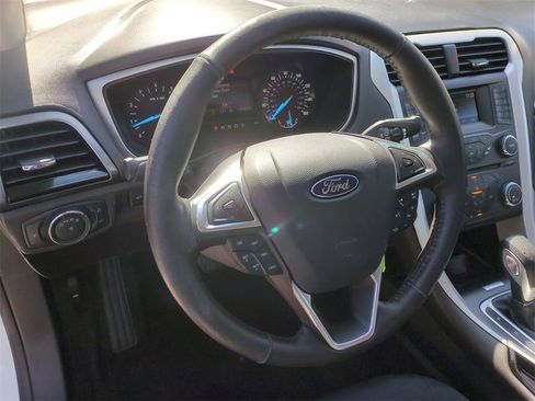 Used 2016 Ford Fusion SE w/ Equipment Group 201A image 14