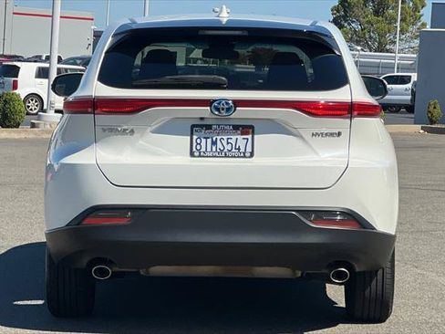 Certified 2021 Toyota Venza LE w/ Carpet Mat Package (TMS) AWD/4WD image 8