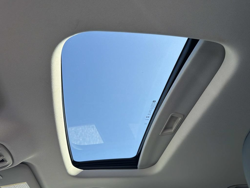 Used 2025 Chevrolet Trax ACTIV w/ Sunroof Package FWD image 18