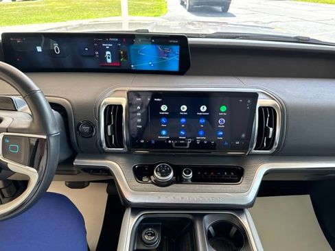 Used 2025 Ford Expedition Max Platinum AWD/4WD image 26