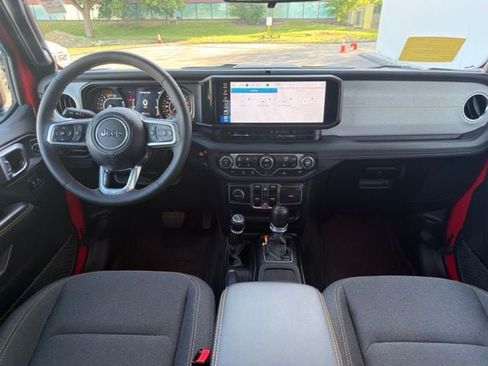 Used 2024 Jeep Wrangler Unlimited Sahara AWD/4WD image 23