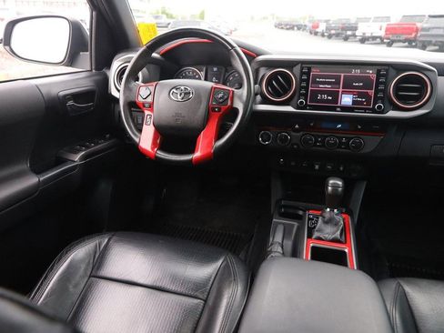 Used 2021 Toyota Tacoma TRD Sport w/ TRD Premium Sport Package AWD/4WD image 23