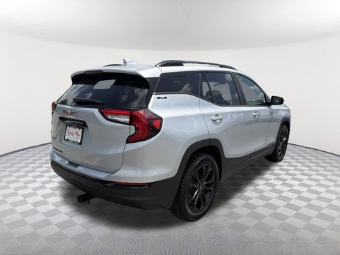 Used 2022 GMC Terrain SLE w/ Driver Convenience Package FWD image 6