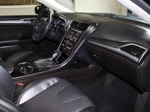 Used 2016 Ford Fusion Titanium FWD image 28