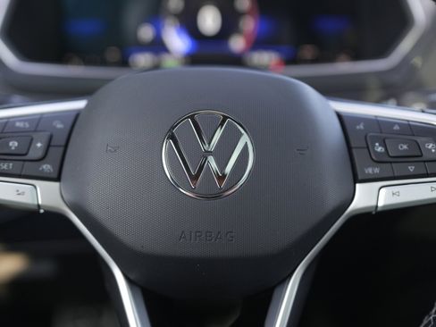 Used 2023 Volkswagen Tiguan SE R-Line image 20