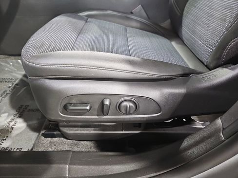 Certified 2025 Buick Envista Preferred w/ Convenience I Package image 33