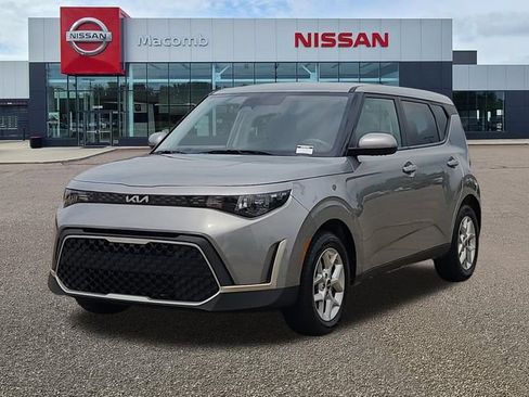 Used 2025 Kia Soul LX w/ LX Technology Package FWD image 3