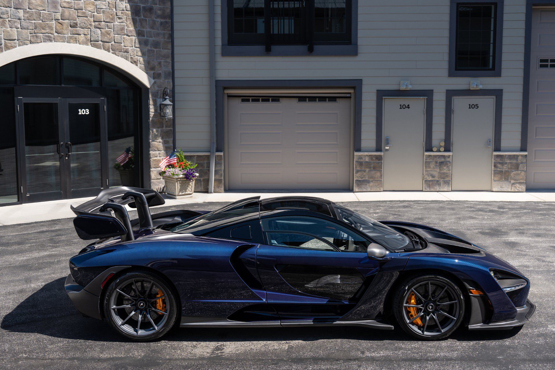 Used 2019 McLaren Senna RWD image 8